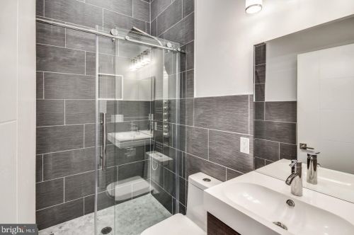 1922 6th St, Philadelphia PA  19122-2104 exterior