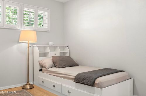 210 Butler Dr, Phoenix AZ 85051-4649 exterior