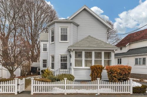 14 Pond St, Milton MA  02186-5618 exterior