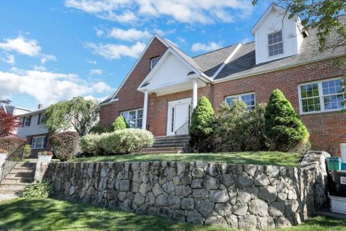 40 Howland St, Needham, MA 02492-2901