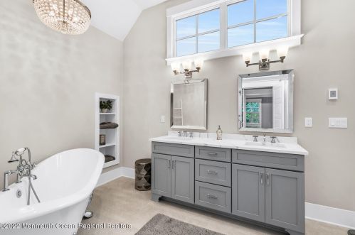 61 Winding Way, Little Silver NJ 07739-1720 exterior