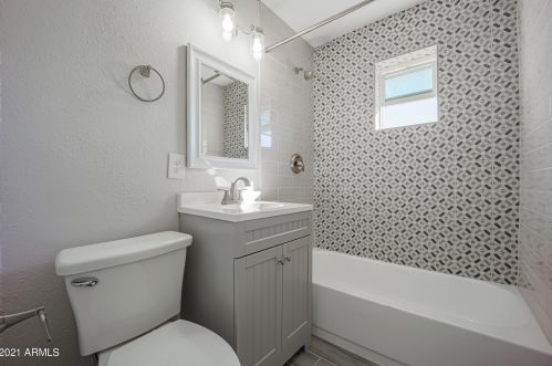 501 El Camino Dr, Phoenix AZ 85051-4627 exterior