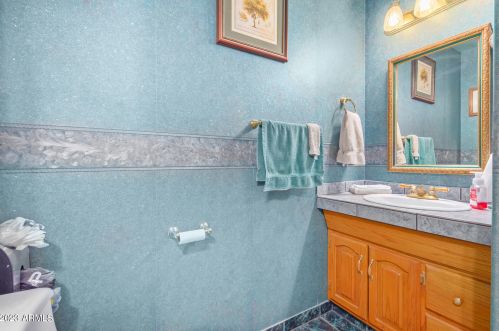 4210 Country Gables Dr, Phoenix AZ 85053-4528 exterior