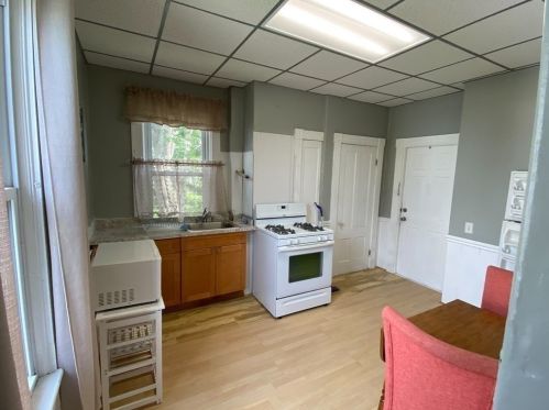 24 Cedar St, New Bedford MA 02740-3908 exterior