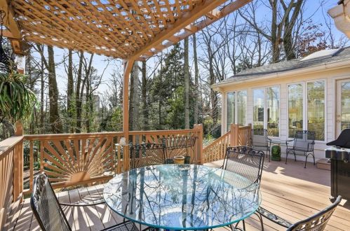 1266 Mile Post Dr, Atlanta GA 30338-4710 exterior