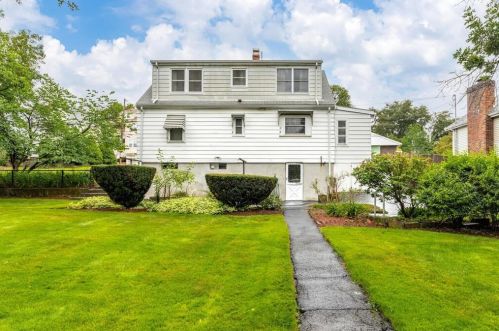 60 Woodlawn Ave, Chelsea MA 02150-1131 exterior