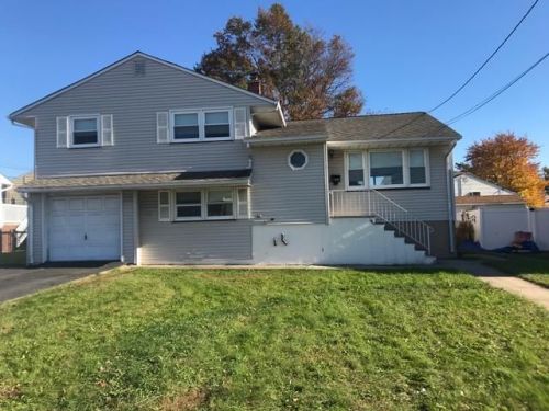 32 Jackson Ave, Carteret, NJ 07008-1645