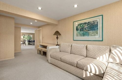 60 Gary Rd, Needham MA 02494-2417 exterior