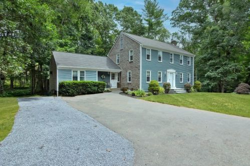 115 Oak Ridge Ln, East Bridgewater, MA 02324-2339