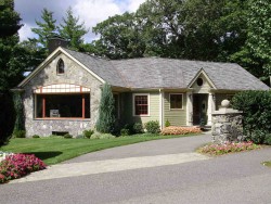 81 Vista Ave, Newton, MA 02466-2810