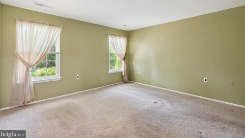 31 Blanchard Dr, West Deptford NJ 08096-6728 exterior