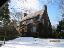 80 Arnold Rd, Newton, MA 02459-3136
