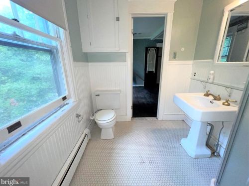 164 Delaware St, West Deptford NJ 08096-5921 exterior