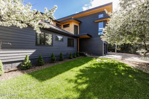 4928 Silver Spg, Park City UT 84098-6042 exterior