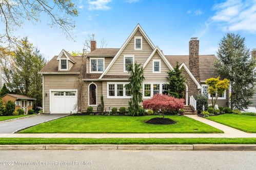 46 Silverton Ave, Little Silver, NJ 07739-1338