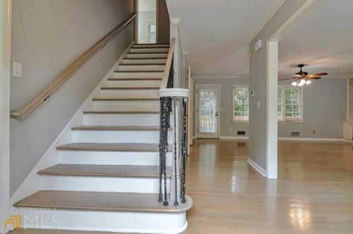 3909 Ashford Dunwoody Rd, Atlanta GA  30319-1834 exterior