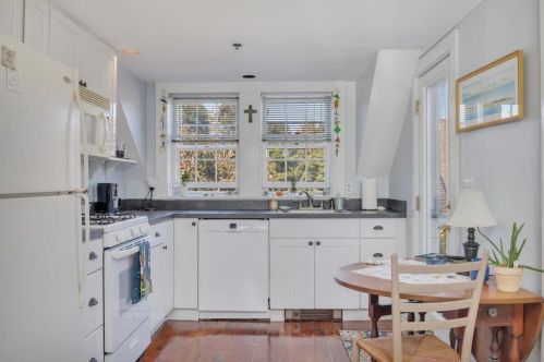 6 Munson Meeting, Chatham MA exterior