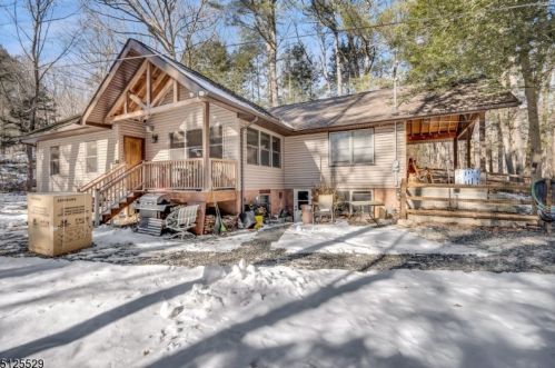 30 Colfax Dr, Skyline Lakes NJ  07456-1205 exterior