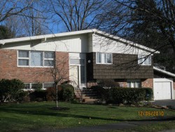 139 Andrew St, Newton, MA 02461-2144