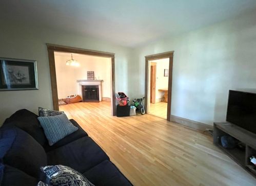 8 Hadwen Ln, Worcester MA 01602 exterior