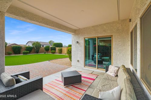 1665 Blaylock Dr, Phoenix AZ 85085-6324 exterior