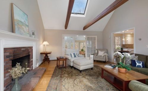 84 Leavitt St, Hingham MA 02043-2973 exterior