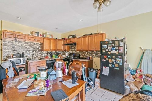 2 Town Hill St, Quincy MA 02169-6417 exterior