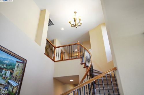 2349 Pacifica Ct, San Leandro CA 94577 exterior