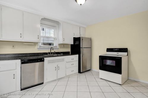 58 Maple Ave, Little Silver NJ 07739-1121 exterior