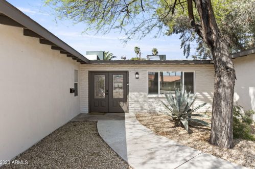 2858 Beryl Ave, Phoenix AZ  85028-3832 exterior