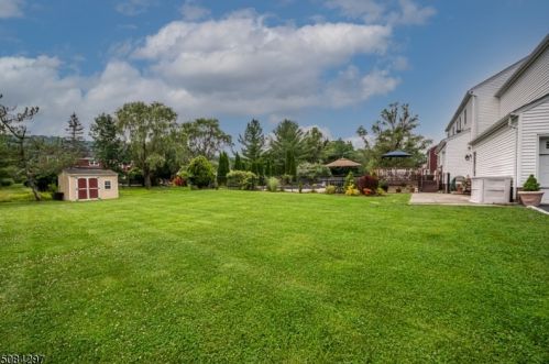 4 Bayberry Ln, Dover NJ 07869-3837 exterior