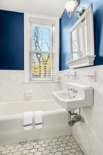 48 Cary Ave, Milton MA 02186-4222 exterior