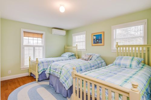 20 Locust Rd, Eastham MA 02642-2460 exterior