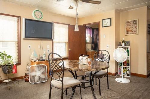 183 Thomas St, Fall River MA 02723-2404 exterior