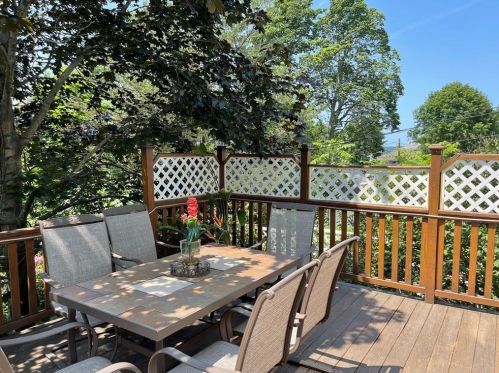 18 Ames St, Worcester MA 01610-2001 exterior