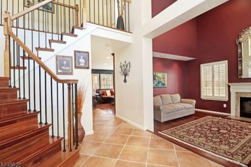 22 Baybury Ct, East Hanover, NJ 07936-2915