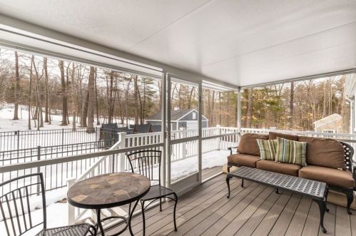 5 Juniper Rd, Lynnfield MA 01940-2416 exterior