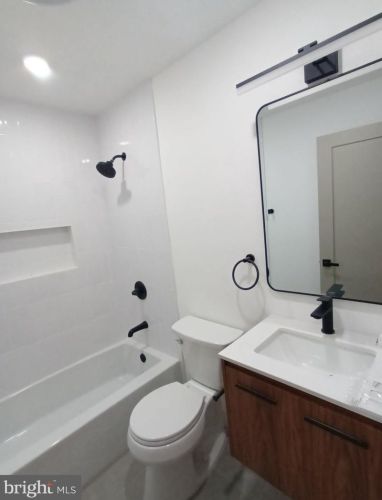 3018 9th St, Philadelphia PA 19133-2027 exterior