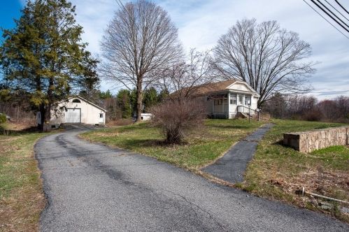 223 Whitins Rd, Sutton MA  01590-2713 exterior