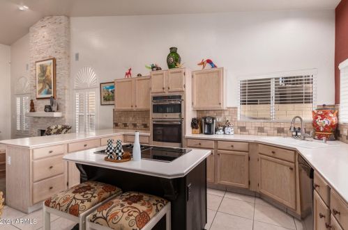 13211 13th St, Phoenix, AZ 85022-4937