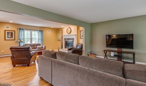 4 Bayberry Ln, Dover NJ 07869-3837 exterior