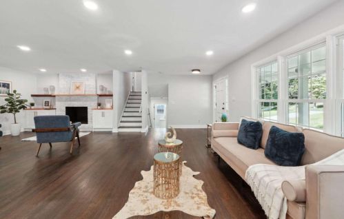 2022 Deren Way, Atlanta GA  30345-3710 exterior