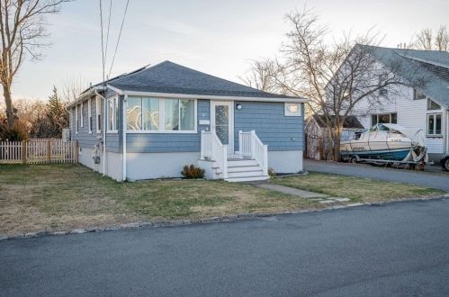 89 Post Island Rd, Quincy MA  02169-2643 exterior