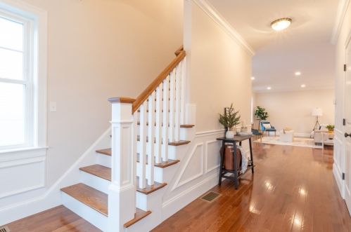 29 Oak St, Needham, MA 02492-2130