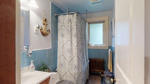 25 Circuit Ave, Worcester MA 01603-2159 exterior