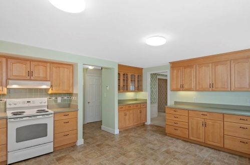 1686 Beacon St, Newton MA 02468-1463 exterior