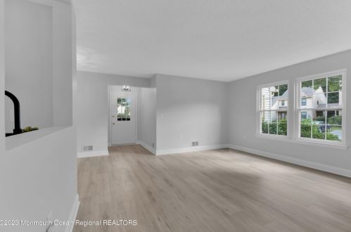 402 Daffodil Dr, Jackson Twp NJ 08527-4127 exterior