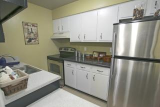 3450 Manor Dr, Birmingham AL  35209-5600 exterior