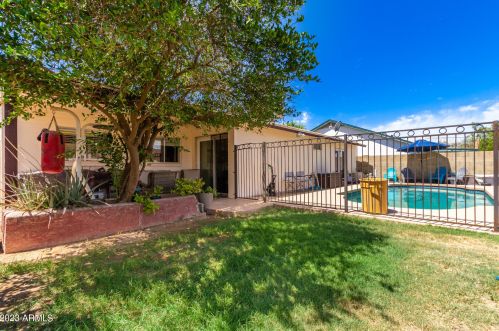 1444 Carson Rd, Phoenix AZ  85041-6711 exterior