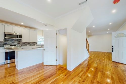 6 Pine Grove St, Milton MA  02186-4314 exterior